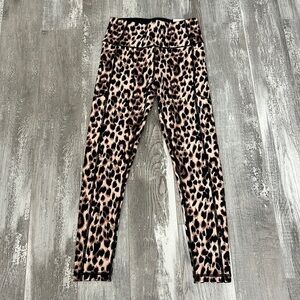 NWT VS Incredible Leopard Essential 7/8 Legging Size 4